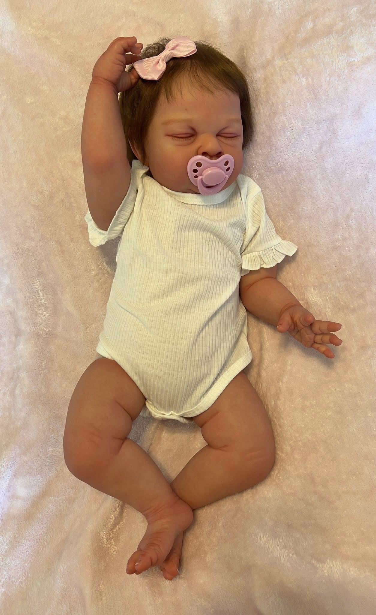 Bebê reborn com chupeta feito por Danielle